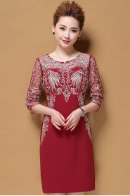 Knee-length Short Sleeve Scoop Embroidery,Lace Mother of the Bride Dress