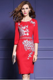 Knee-length 3/4 Length Sleeve Scoop Embroidery Mother of the Bride Dress