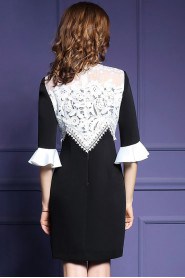 Sheath / Column Lace Hollow Out Knee-length 3/4 Length Sleeve Jewel Lace Mother of the Bride Dress