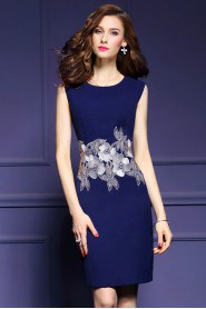 Sheath / Column Knee-length Sleeveless Scoop Embroidery Mother of the Bride Dress