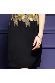 Sheath / Column Knee-length Sleeveless Scoop Embroidery Mother of the Bride Dress