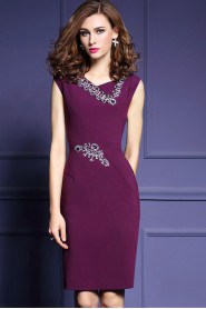 Sheath / Column Knee-length Sleeveless V-neck Beading Mother of the Bride Dress