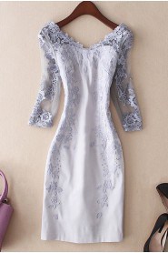 Sheath / Column Lace Knee-length Short Sleeve V-neck Embroidery Mother of the Bride Dress