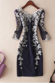 Sheath / Column Lace Knee-length Short Sleeve V-neck Embroidery Mother of the Bride Dress