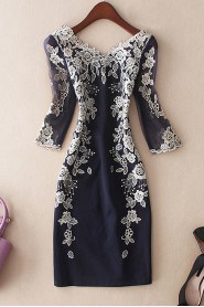 Sheath / Column Lace Knee-length Short Sleeve V-neck Embroidery Mother of the Bride Dress