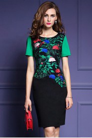 Sheath / Column Knee-length Short Sleeve Scoop Embroidery Mother of the Bride Dress