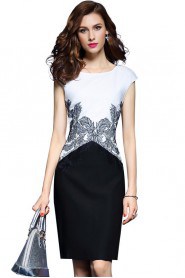 Sheath / Column Knee-length Sleeveless Scoop Embroidery Mother of the Bride Dress