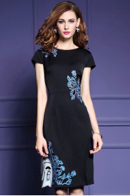 Sheath / Column Knee-length Short Sleeve Scoop Embroidery Mother of the Bride Dress