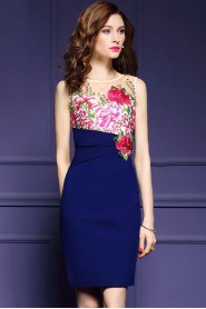 Tulle Sheath / Column Knee-length Sleeveless Scoop Embroidery Mother of the Bride Dress