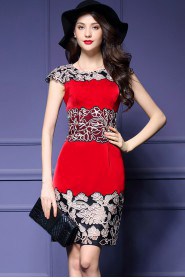 Sheath / Column Tulle Hollow Out Lace Knee-length Short Sleeve Scoop Embroidery Mother of the Bride Dress