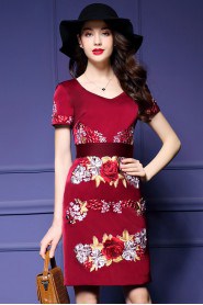 Knee-length Short Sleeve V-neck Embroidery Mother of the Bride Dress