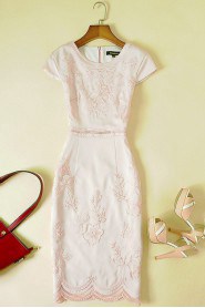 Sheath / Column Knee-length Short Sleeve Scoop Openwork Embroidery Mother of the Bride Dress