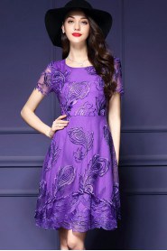 Knee-length Short Sleeve Scoop Embroidery Mother of the Bride Dress