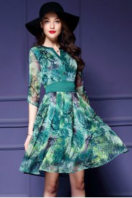 Chiffon Knee-length Half Sleeve V-neck Chiffon Mother of the Bride Dress