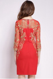 Tulle Sheath / Column Knee-length 3/4 Length Sleeve Scoop Embroidery Mother of the Bride Dress