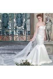 Trumpet / Mermaid Strapless Lace Wedding Dress