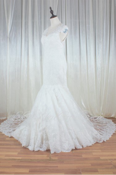 Sheath / Column V-neck Lace Wedding Dress